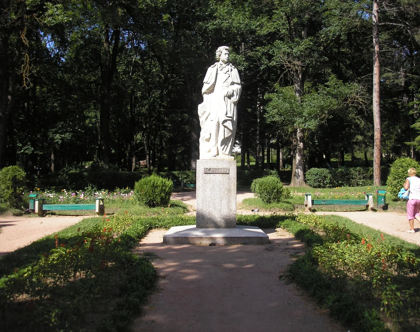 В Кисловодском курортном парке состоялось открытие памятника русскому поэту А. С. Пушкину