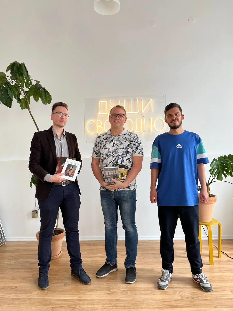 Лермонтовка пополнилась ценными книжными изданиями